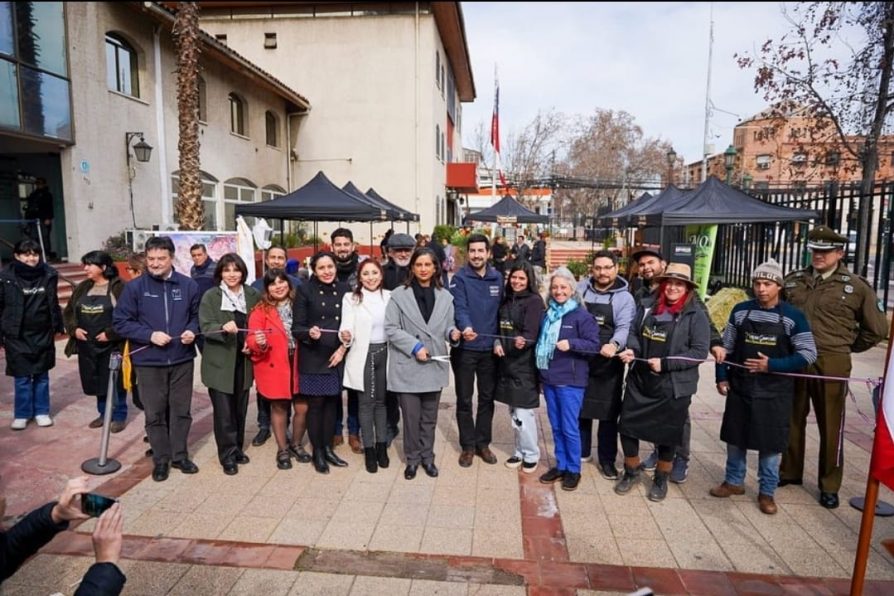 Delegada Presidencial inaugura Mercado Campesino para comprar productos locales a precios convenientes