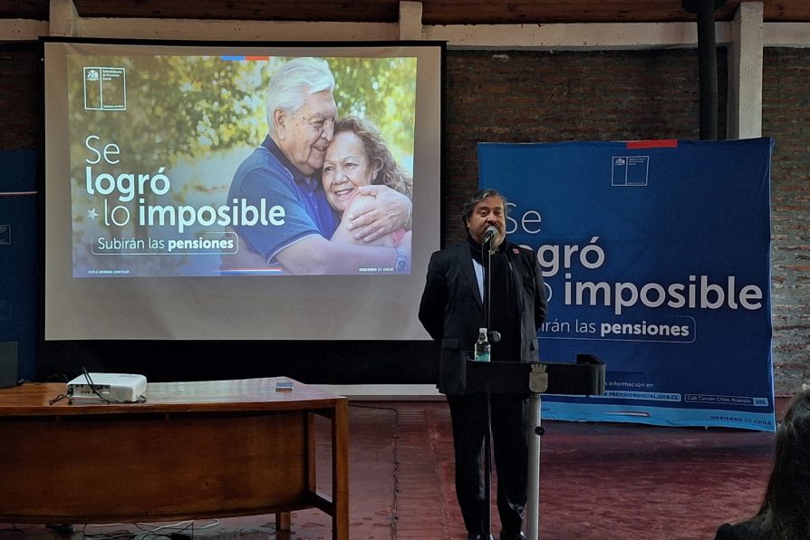Personas mayores de la comuna de San Bernardo participaron de charla sobre la Ley de Pensiones
